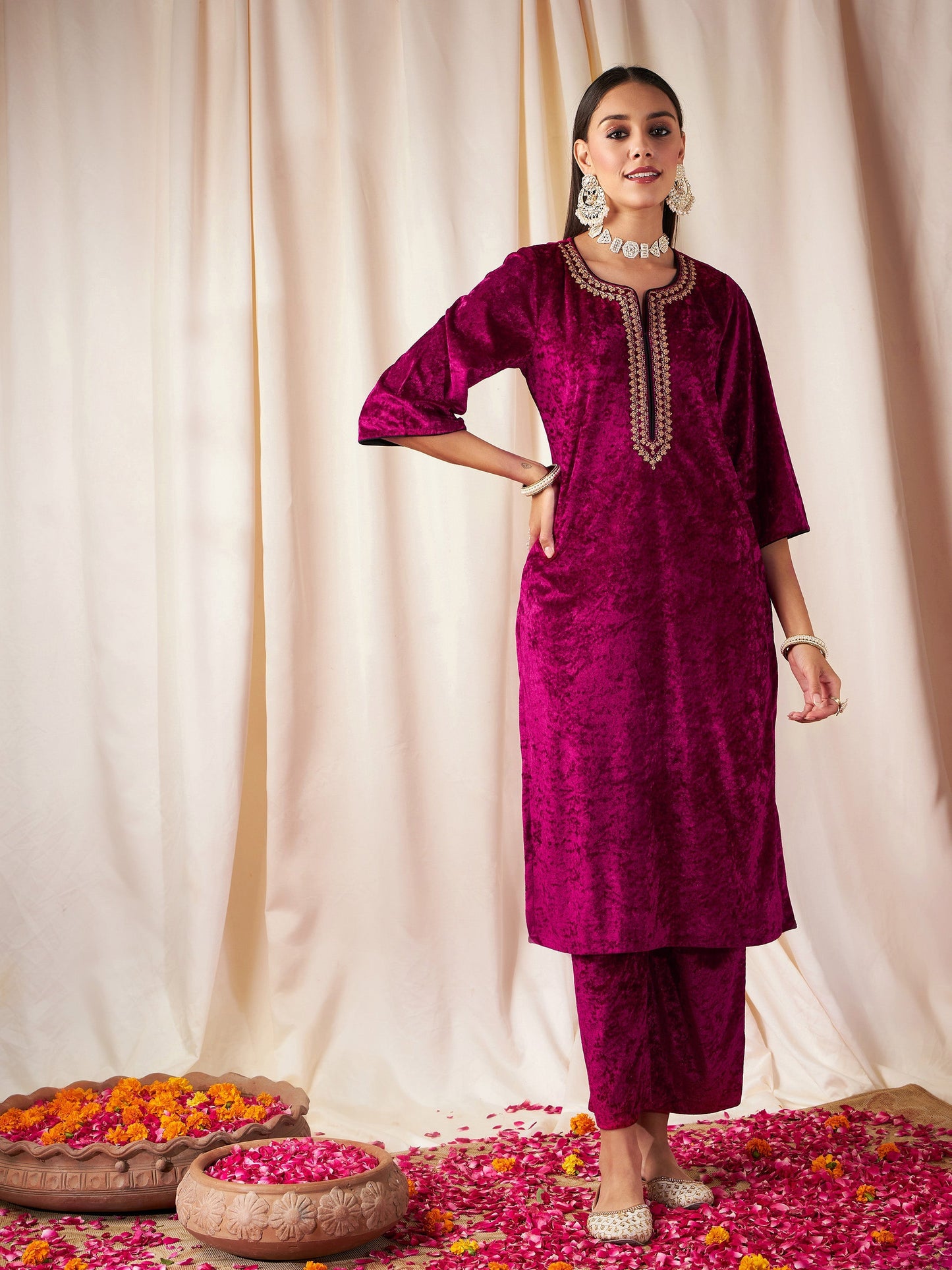 Women Fuchsia Velvet Straight Kurta