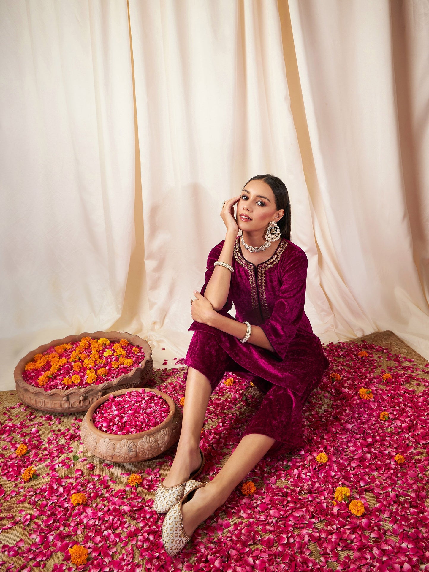 Women Fuchsia Velvet Straight Kurta