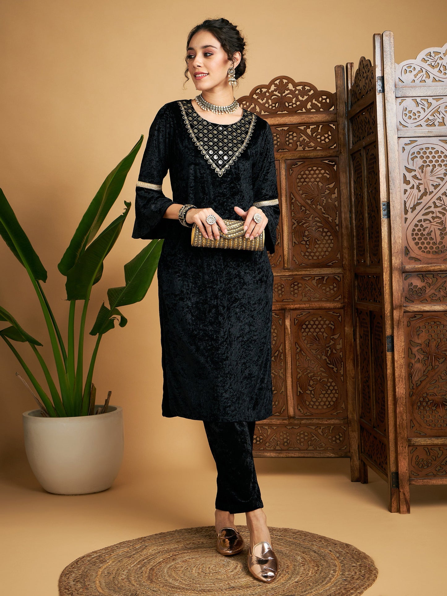 Women Black Velvet Zari Embroidered Kurta