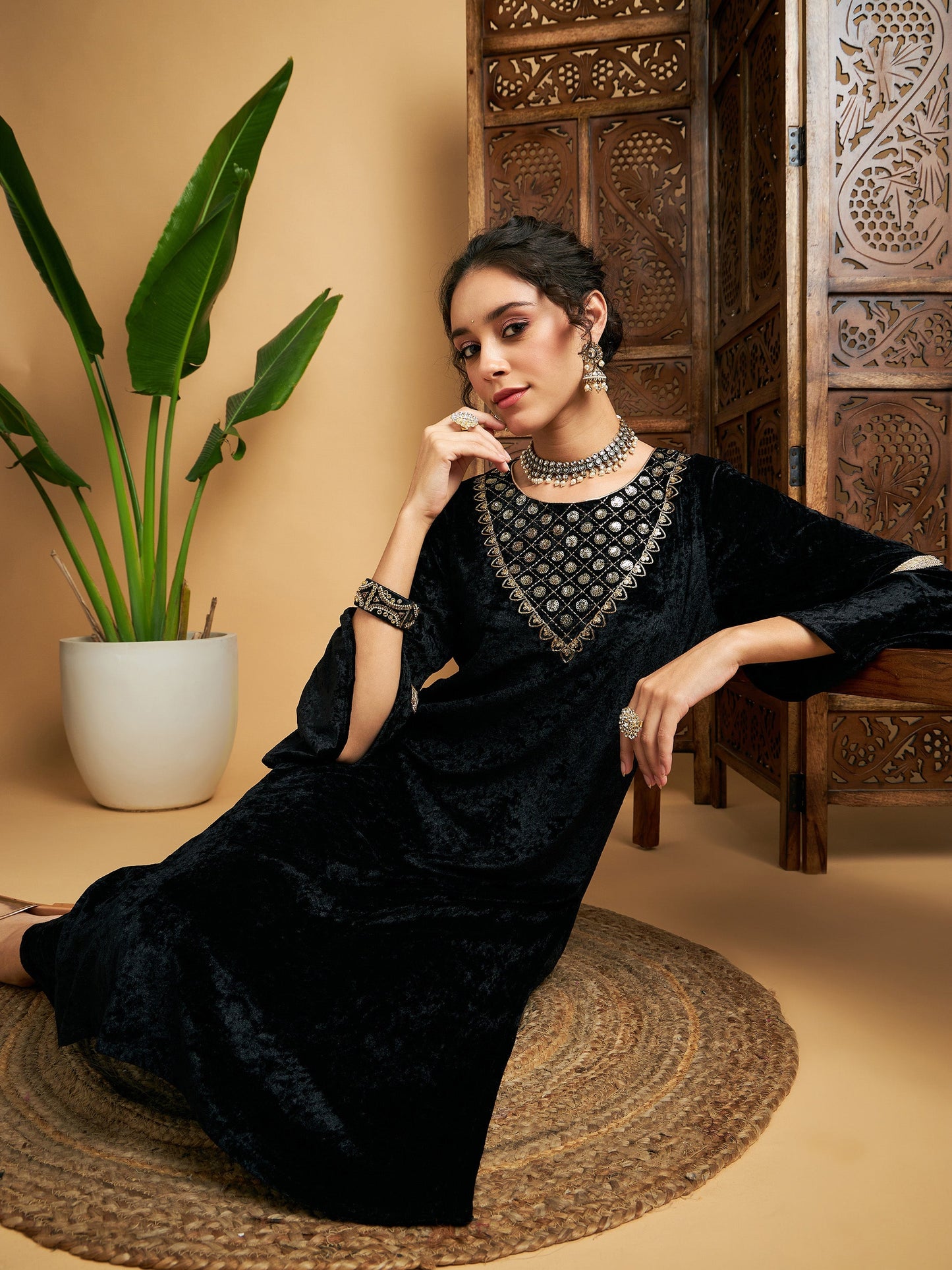 Women Black Velvet Zari Embroidered Kurta