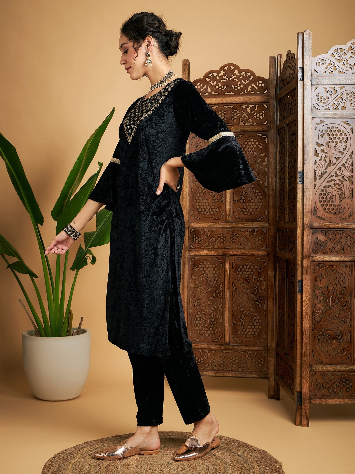 Women Black Velvet Zari Embroidered Kurta