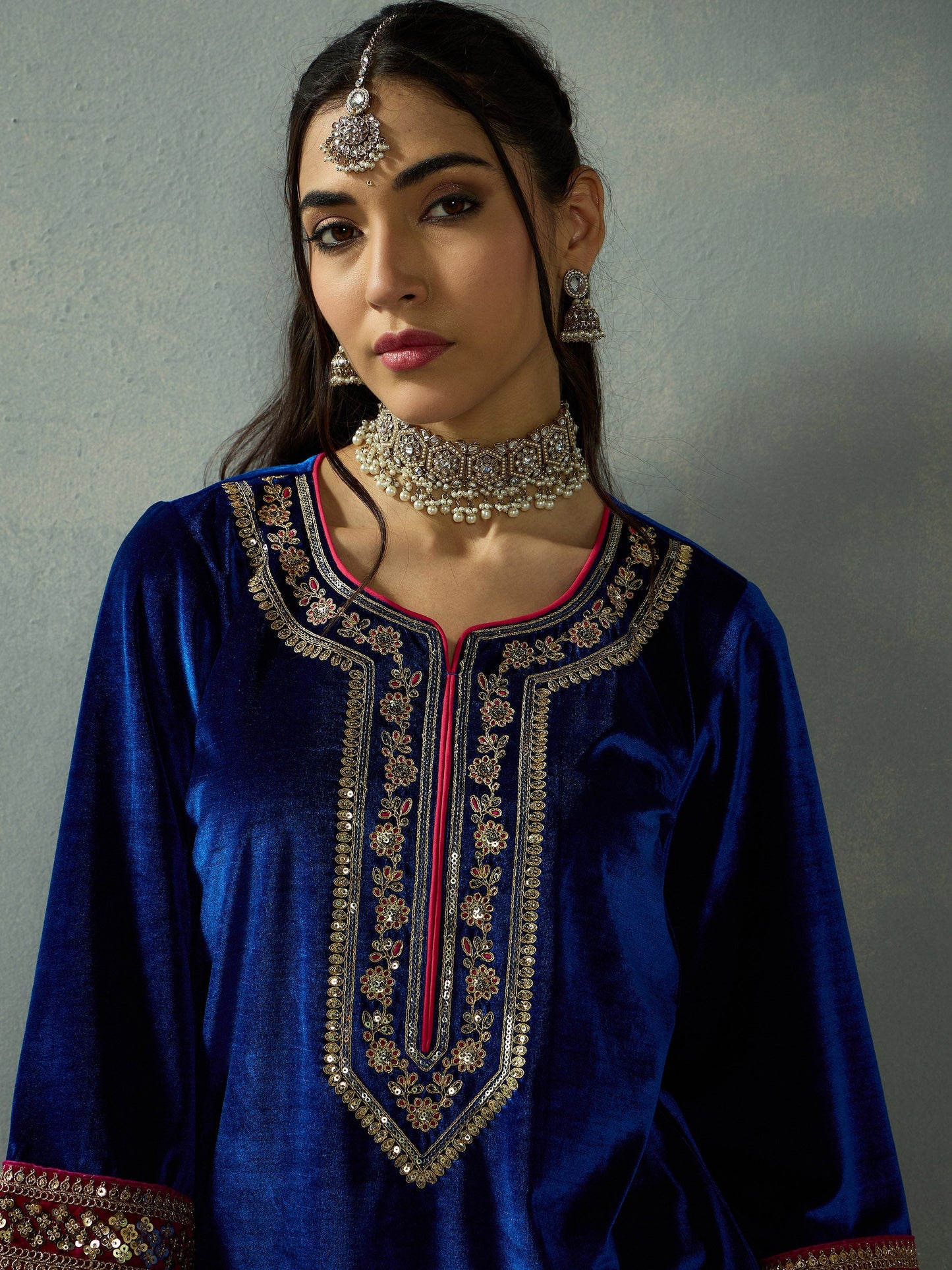 Women Royal Blue Velvet Embroidered Kurta