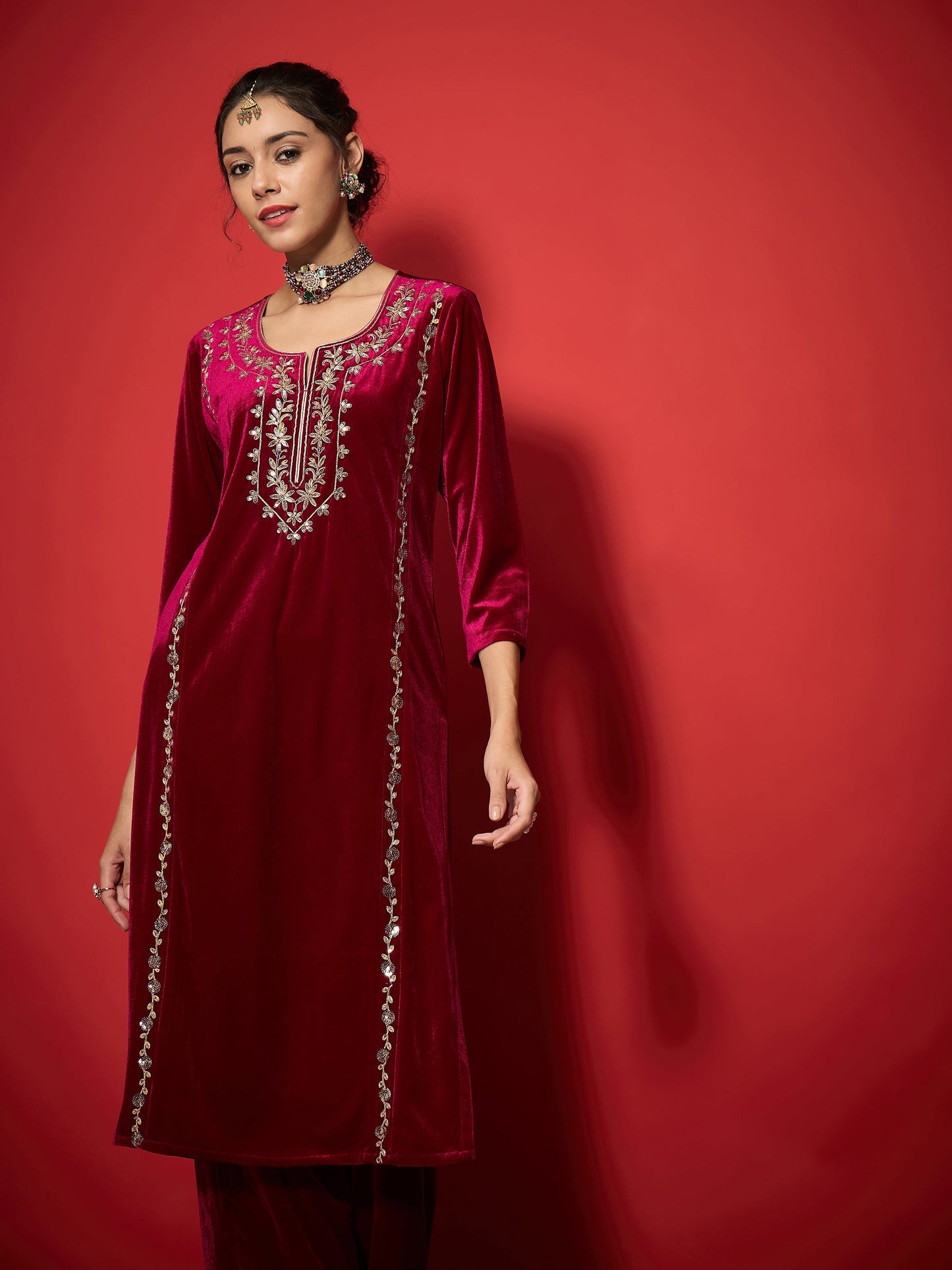 Women Fuchsia Velvet Embroidered Round Neck Kurta With Straight Pants